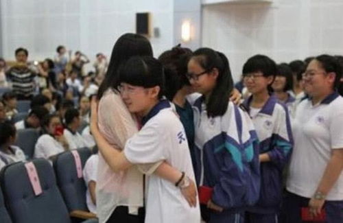 高中毕业后,什么学生会回学校看老师 班主任 学霸很少来