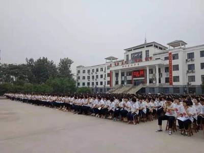 不忘初心 继往开来——无极野风美术中学学生会、国旗队换届暨表彰大会