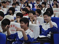 周南实验中学学生会 连接学生与校园的桥梁